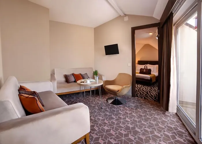 Almina - Special Class