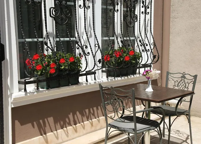 Almina - Special Class