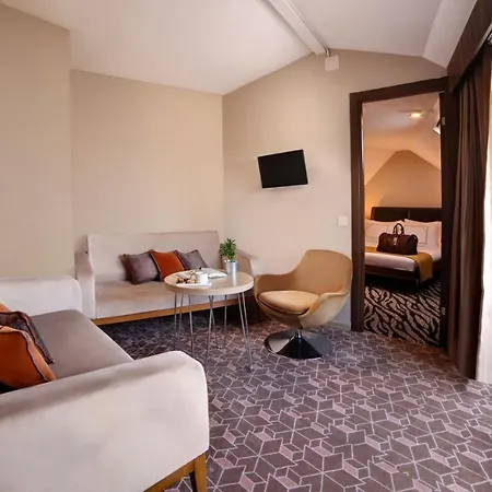 Almina - Special Class