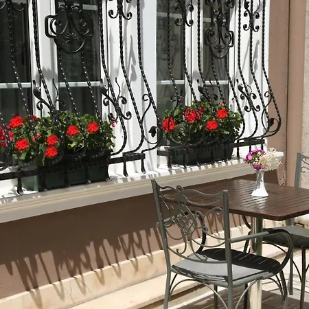 Almina - Special Class